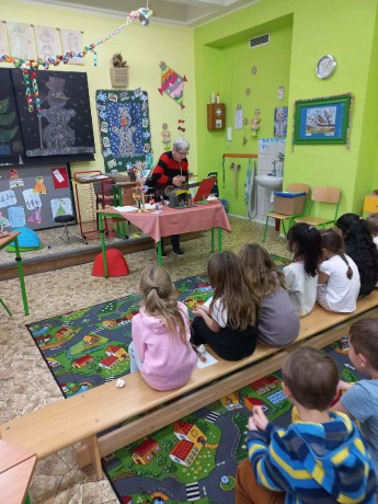 dbf32c6f-a8a4-4166-b3a9-2fd2c0215527